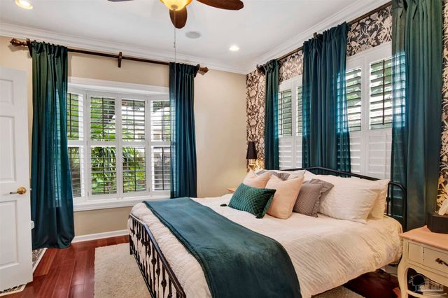 704 Bayshore Dr, Pensacola, FL 32507