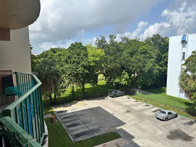 9360 Fontainebleau Boulevard 410, Miami, FL 33172