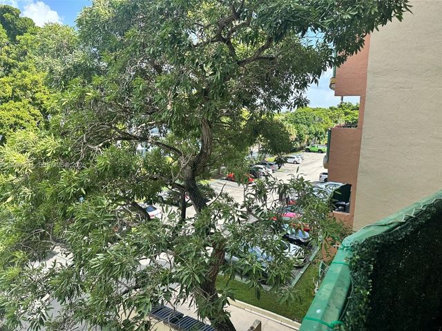 9360 Fontainebleau Boulevard 410, Miami, FL 33172