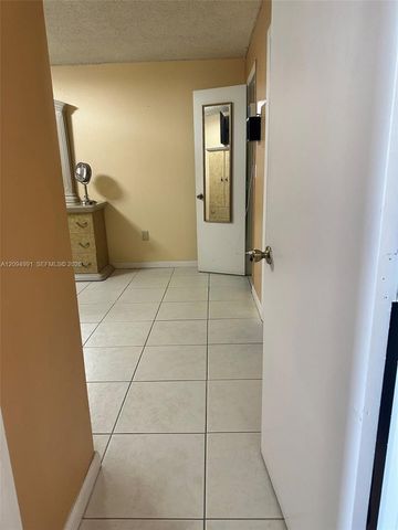 9360 Fontainebleau Boulevard 410, Miami, FL 33172