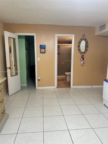9360 Fontainebleau Boulevard 410, Miami, FL 33172