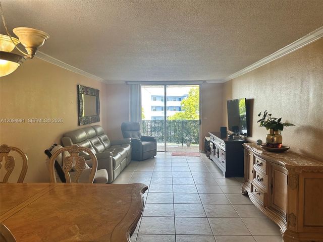 9360 Fontainebleau Boulevard 410, Miami, FL 33172