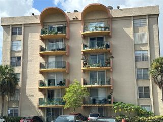 9360 Fontainebleau Boulevard 410, Miami, FL 33172