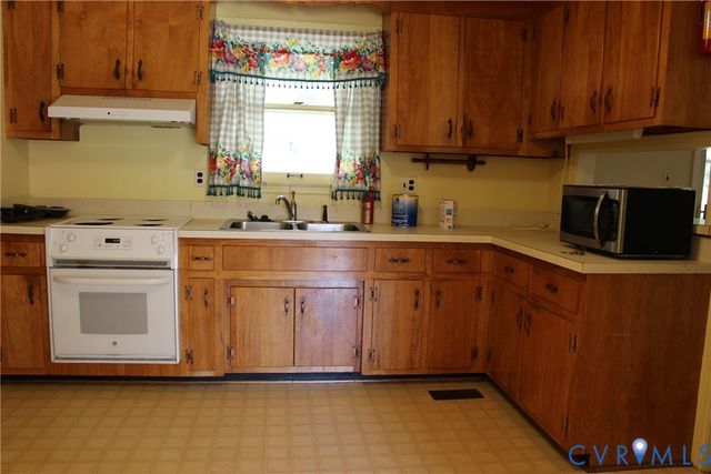 1400 Covington Rd, Colonial Heights, VA 23834