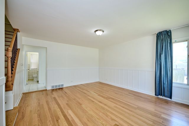10033 Frontage Road A, Skokie, IL 60077