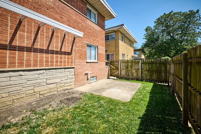 10033 Frontage Road A, Skokie, IL 60077