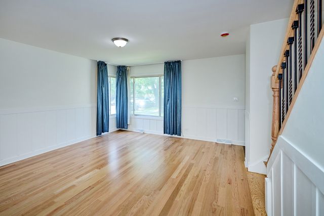 10033 Frontage Road A, Skokie, IL 60077