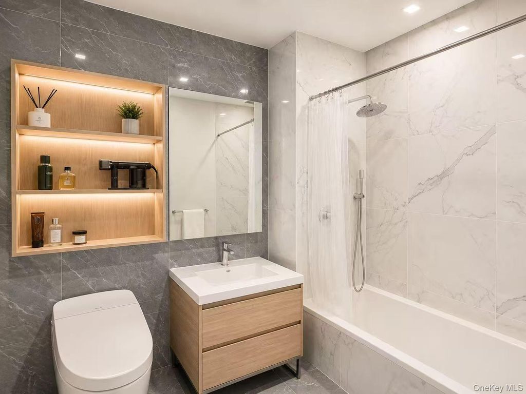 45-30 Pearson Street 15B, Long Island City, NY 11101 — photo 3