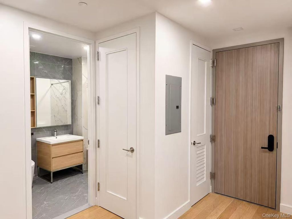 45-30 Pearson Street 15B, Long Island City, NY 11101 — photo 4
