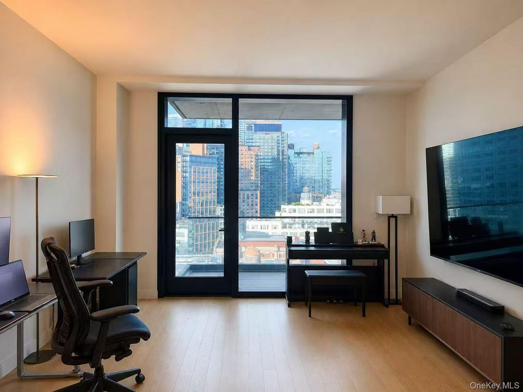 45-30 Pearson Street 15B, Long Island City, NY 11101 — photo 5