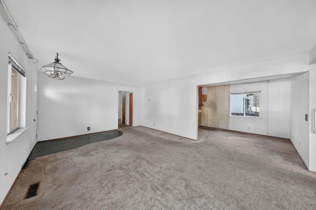 2100 Camino De Los Robles, Menlo Park, CA 94025