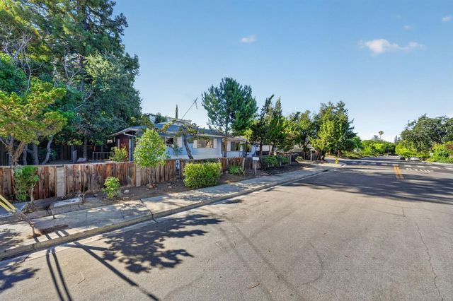2100 Camino De Los Robles, Menlo Park, CA 94025