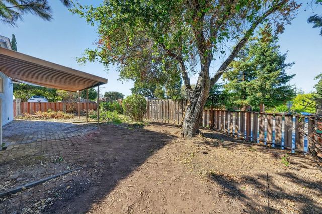 2100 Camino De Los Robles, Menlo Park, CA 94025
