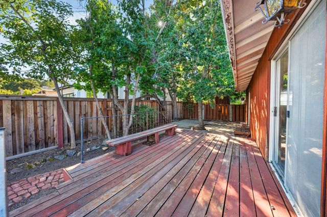 2100 Camino De Los Robles, Menlo Park, CA 94025