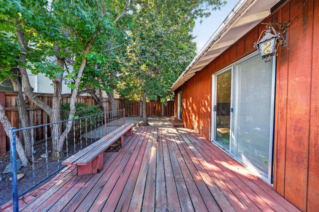 2100 Camino De Los Robles, Menlo Park, CA 94025