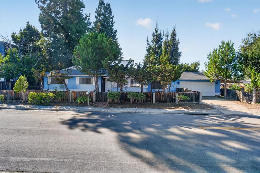 2100 Camino De Los Robles, Menlo Park, CA 94025