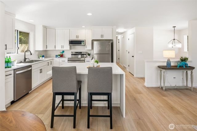 18526 16th Avenue NE, Shoreline, WA 98155