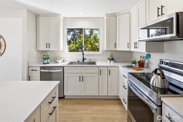 18526 16th Avenue NE, Shoreline, WA 98155