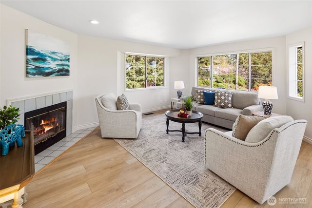 18526 16th Avenue NE, Shoreline, WA 98155