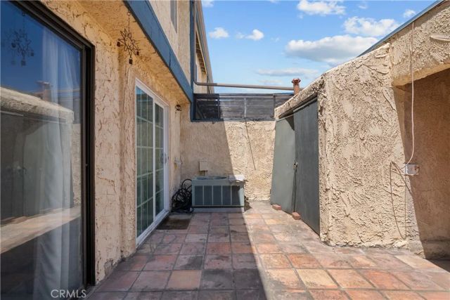 16745 Vanowen, Los Angeles, CA 91406