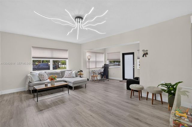 2446 Mckinley St, Hollywood, FL 33020