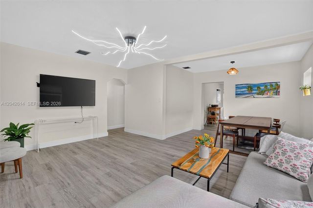 2446 Mckinley St, Hollywood, FL 33020