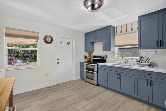 2446 Mckinley St, Hollywood, FL 33020