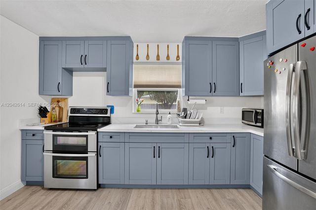 2446 Mckinley St, Hollywood, FL 33020