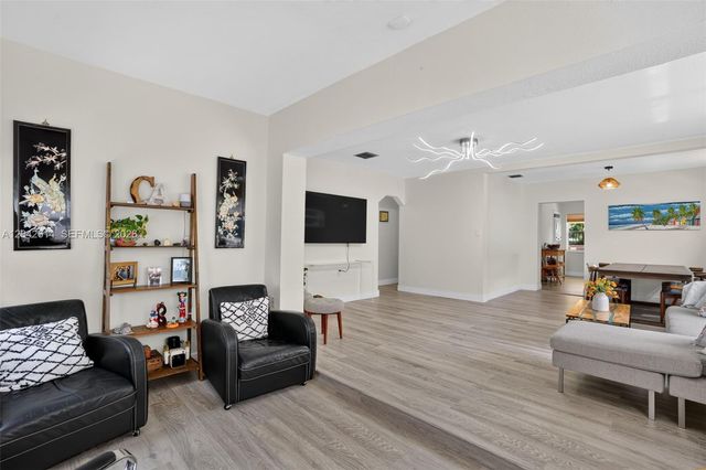2446 Mckinley St, Hollywood, FL 33020