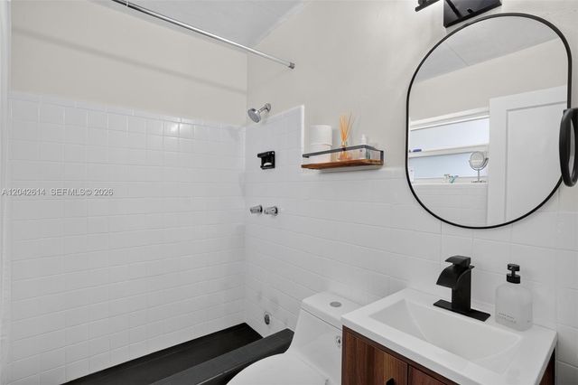 2446 Mckinley St, Hollywood, FL 33020