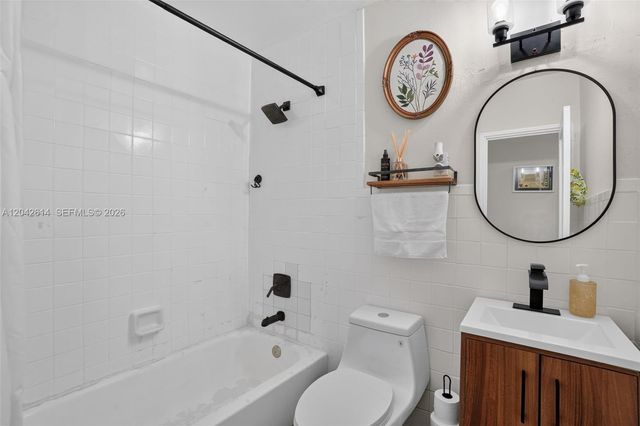 2446 Mckinley St, Hollywood, FL 33020