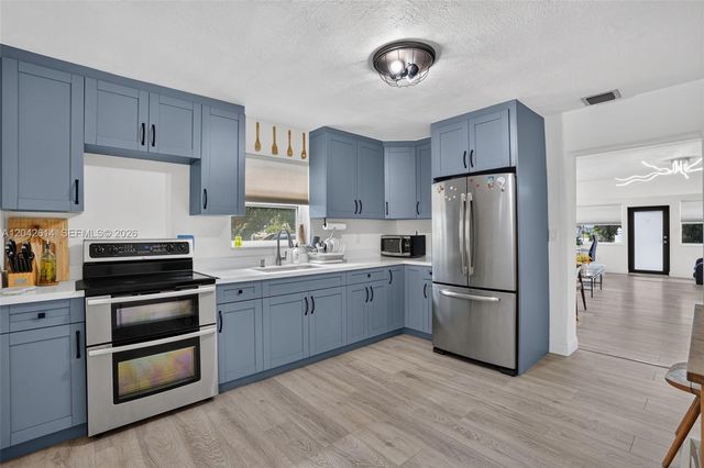 2446 Mckinley St, Hollywood, FL 33020