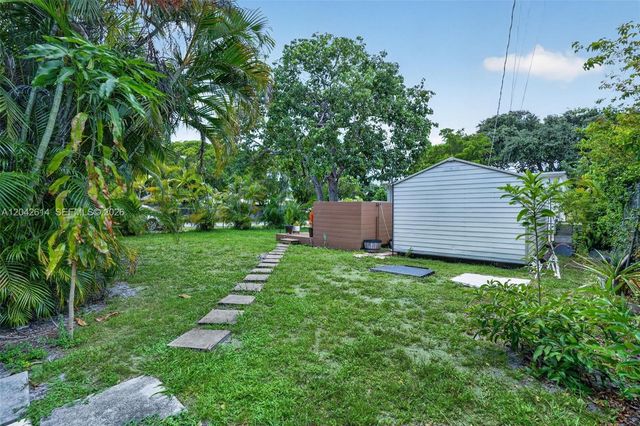 2446 Mckinley St, Hollywood, FL 33020