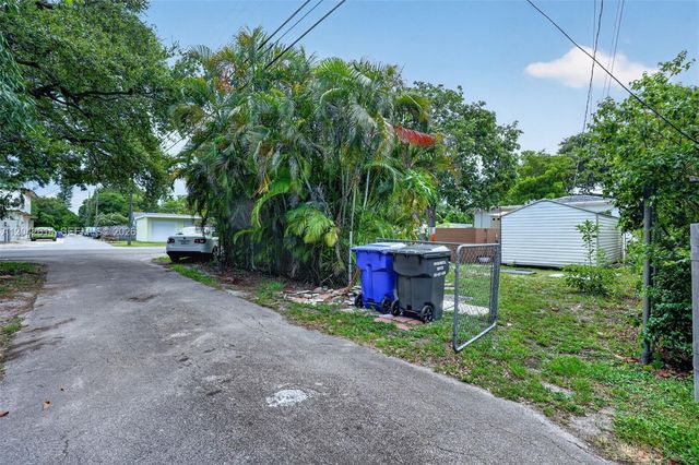 2446 Mckinley St, Hollywood, FL 33020