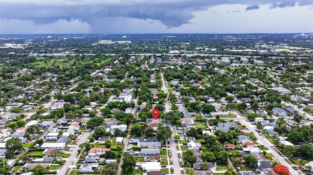 2446 Mckinley St, Hollywood, FL 33020