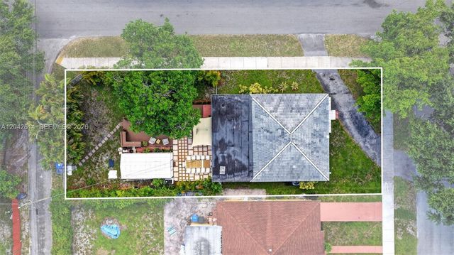 2446 Mckinley St, Hollywood, FL 33020