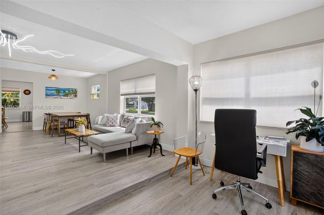 2446 Mckinley St, Hollywood, FL 33020