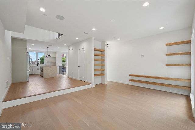 610 N BRENNA WALK, Philadelphia, PA 19123