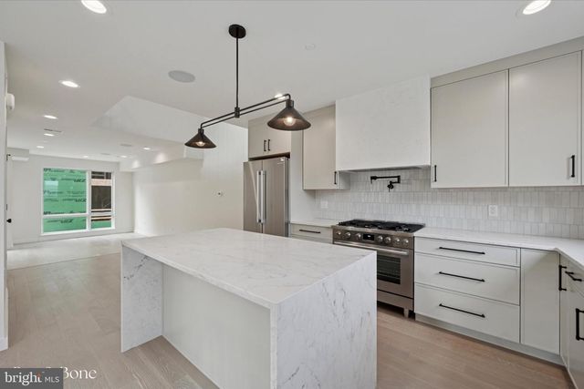 610 N BRENNA WALK, Philadelphia, PA 19123