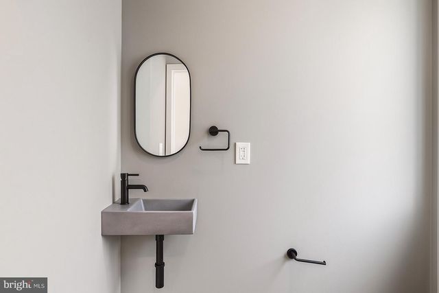 610 N BRENNA WALK, Philadelphia, PA 19123