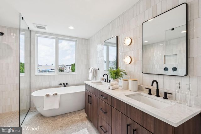 610 N BRENNA WALK, Philadelphia, PA 19123