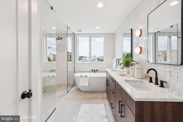 610 N BRENNA WALK, Philadelphia, PA 19123