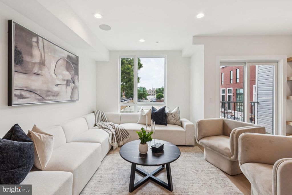 610 N BRENNA WALK, Philadelphia, PA 19123