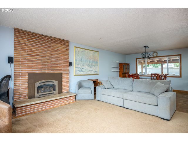 819 Se 136TH Ave, Portland, OR 97233