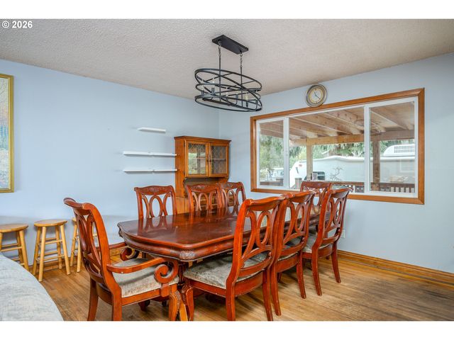 819 Se 136TH Ave, Portland, OR 97233