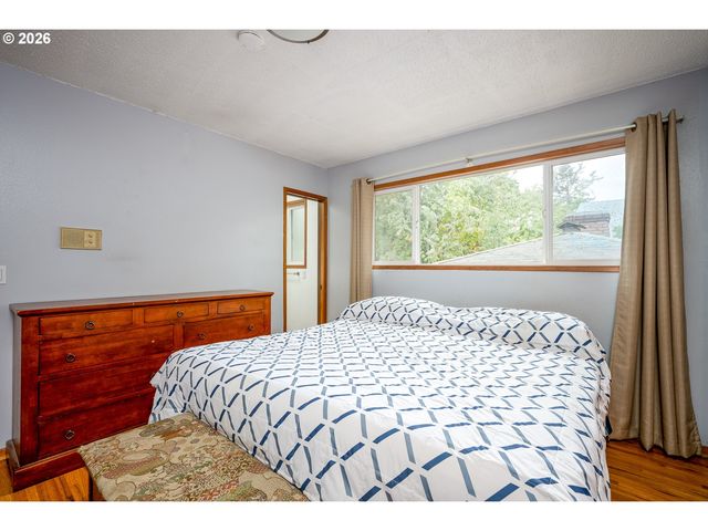 819 Se 136TH Ave, Portland, OR 97233
