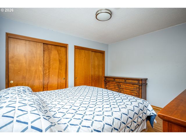 819 Se 136TH Ave, Portland, OR 97233