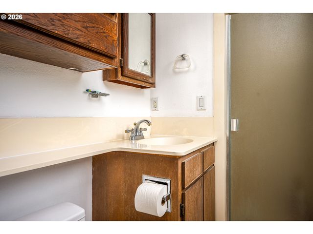 819 Se 136TH Ave, Portland, OR 97233