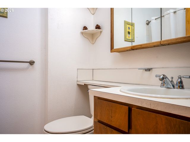 819 Se 136TH Ave, Portland, OR 97233
