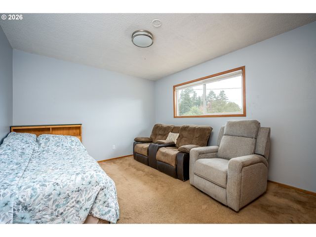 819 Se 136TH Ave, Portland, OR 97233